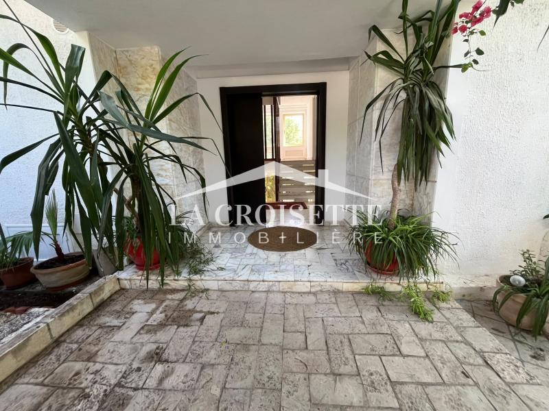 Villa S+4 avec vue sur mer à Carthage 